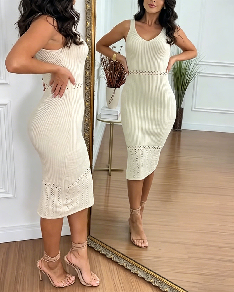 Vestido ajustado sin mangas con escote en V, diseño calado, costuras decorativas, espalda descubierta y abertura lateral, confeccionado en punto