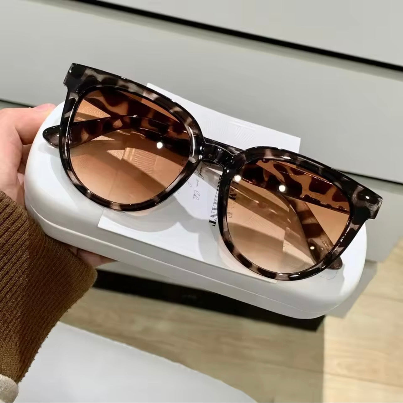 Nuevas gafas de sol de moda, gafas de sol elegantes con montura grande, gafas de estilo Retro para hombres y mujeres, gafas de sol tipo UV400