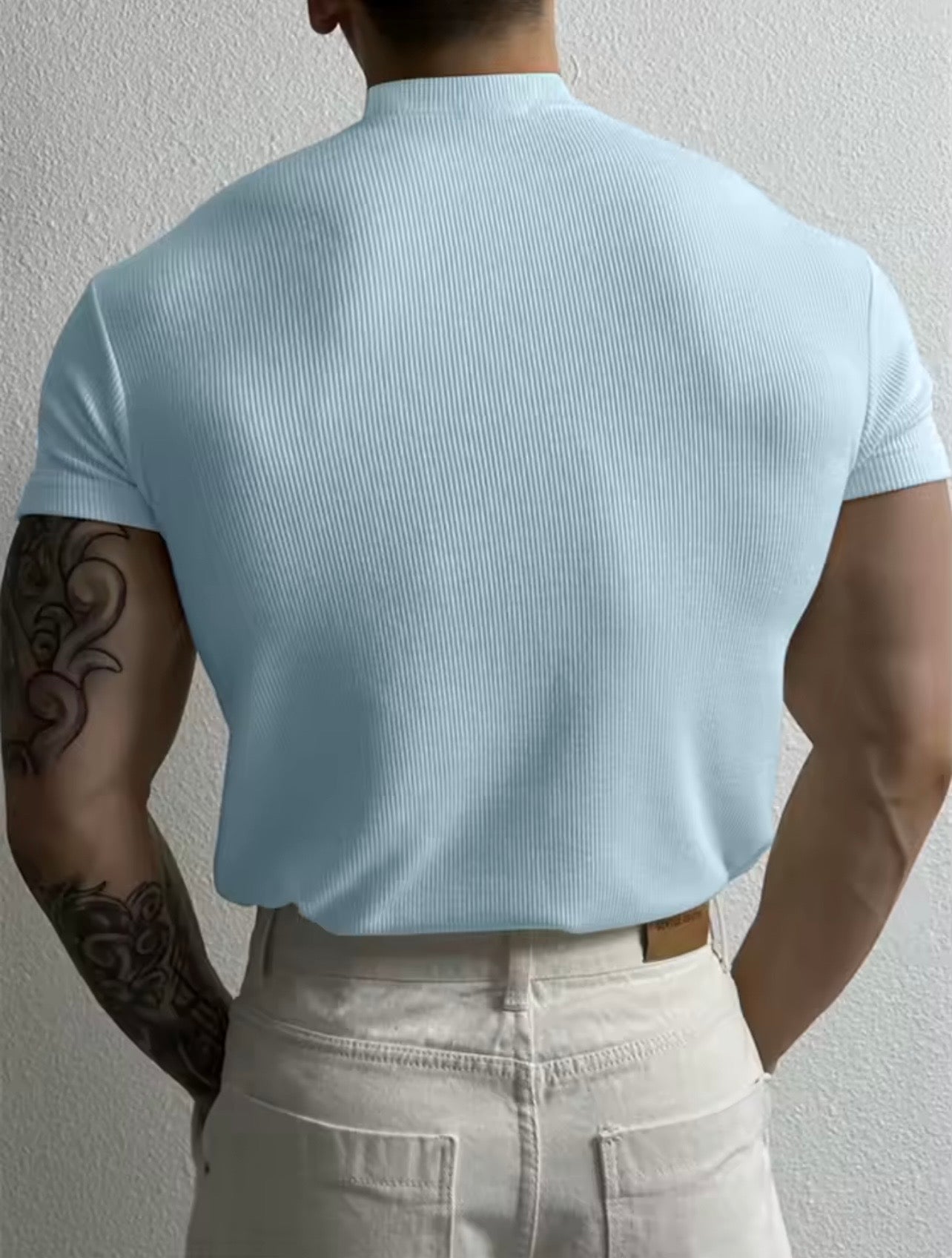 Camiseta de moda de primavera y verano para hombre, camisa a rayas con cuello alto pequeño, camiseta deportiva de manga corta.
