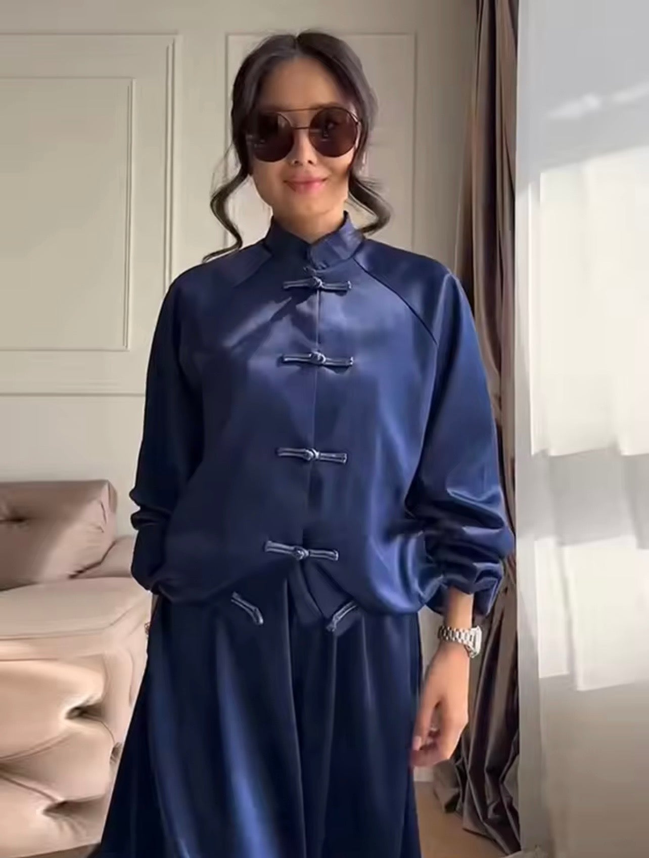 Ana| Conjunto de Pantalones Casuales de Satén Brillante, Chaqueta de Manga Larga con Cuello Alto y Botones Tipo Rana, Pantalones Anchos, Traje de Moda para Mujer, Primavera-Verano