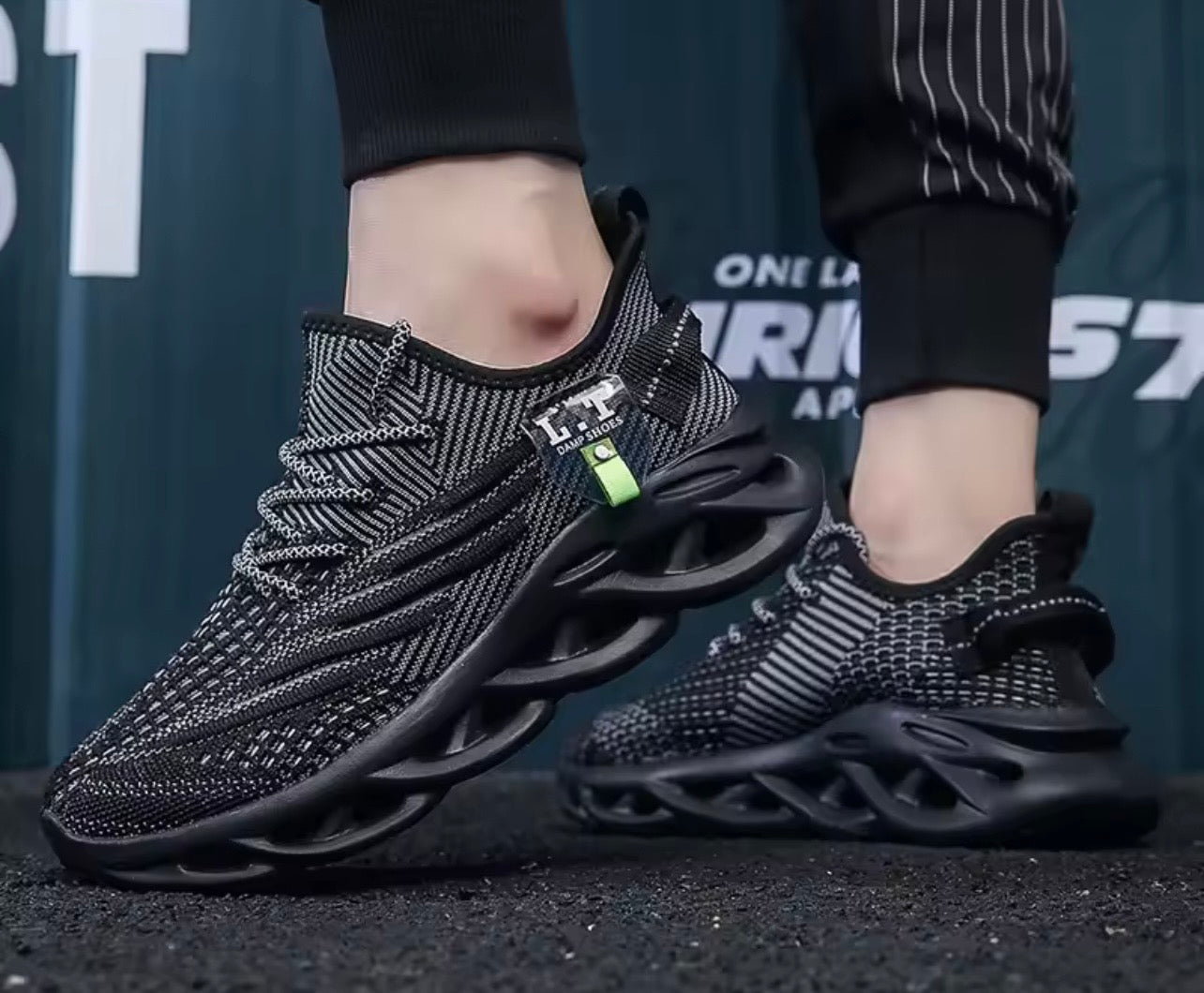 YRZL hombres deportes correr negro zapatos para correr zapatillas casuales al aire libre malla transpirable mujeres ligero absorción de impacto tenis negro