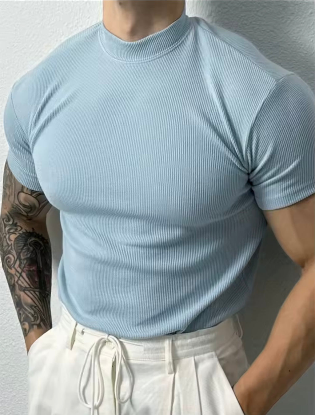 Camiseta de moda de primavera y verano para hombre, camisa a rayas con cuello alto pequeño, camiseta deportiva de manga corta.