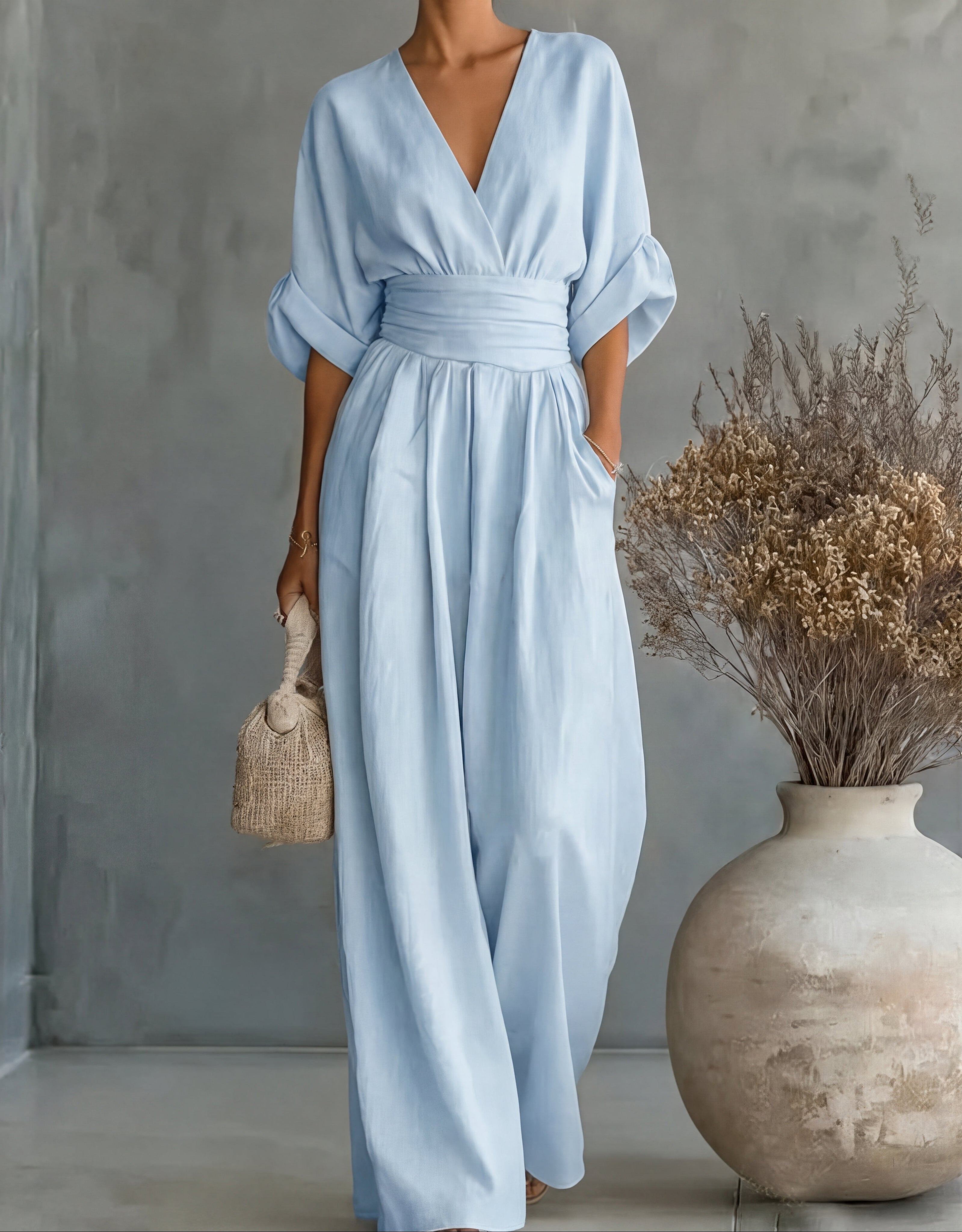 Martina – Elegante mono con escote en V y perneras anchas – Elegante mono con escote en V y perneras anchas