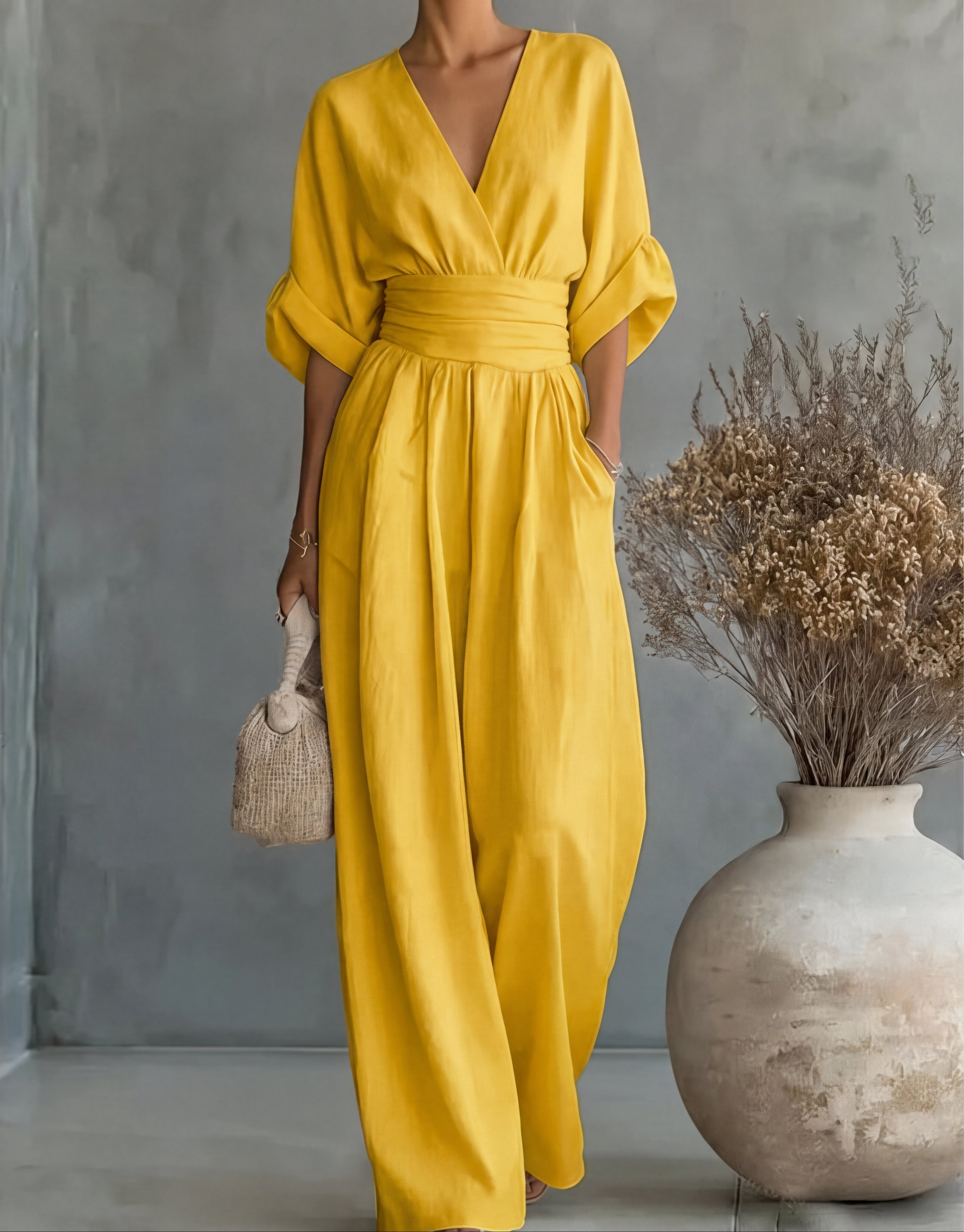 Martina – Elegante mono con escote en V y perneras anchas – Elegante mono con escote en V y perneras anchas