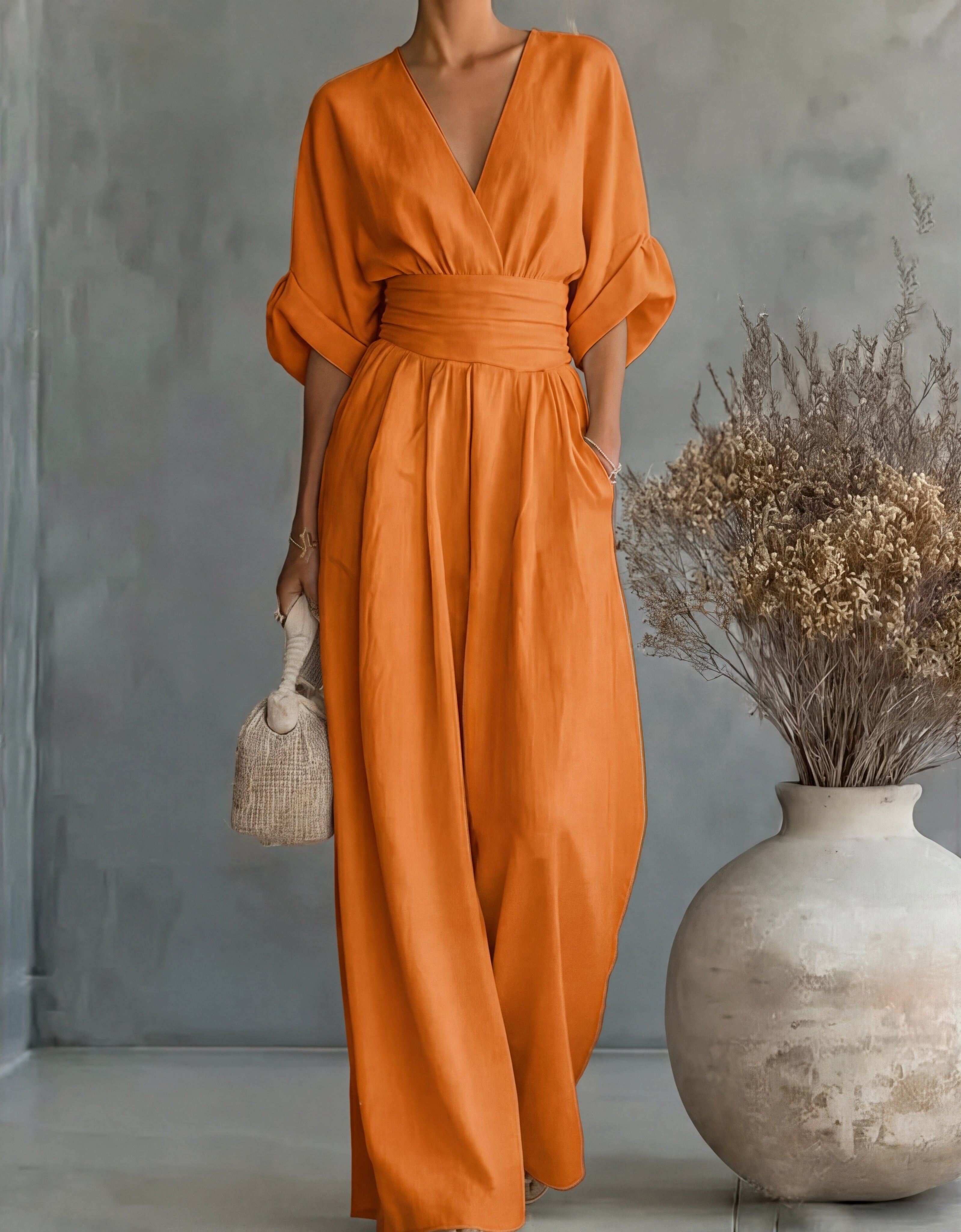Martina – Elegante mono con escote en V y perneras anchas – Elegante mono con escote en V y perneras anchas