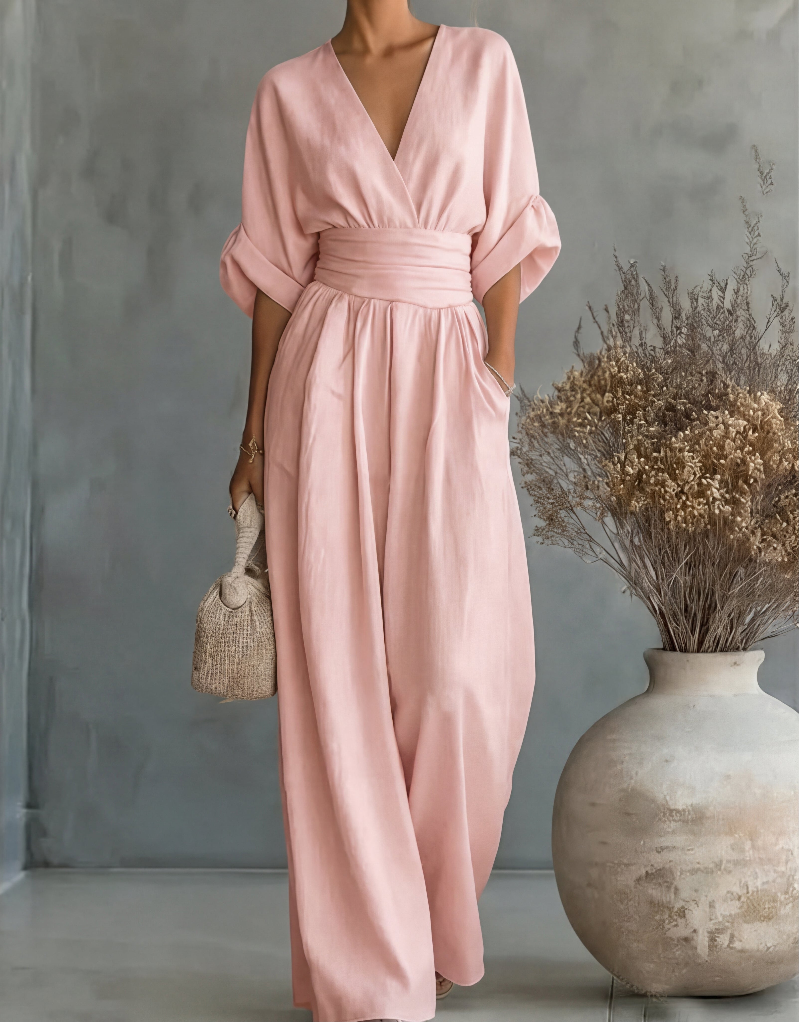 Martina – Elegante mono con escote en V y perneras anchas – Elegante mono con escote en V y perneras anchas