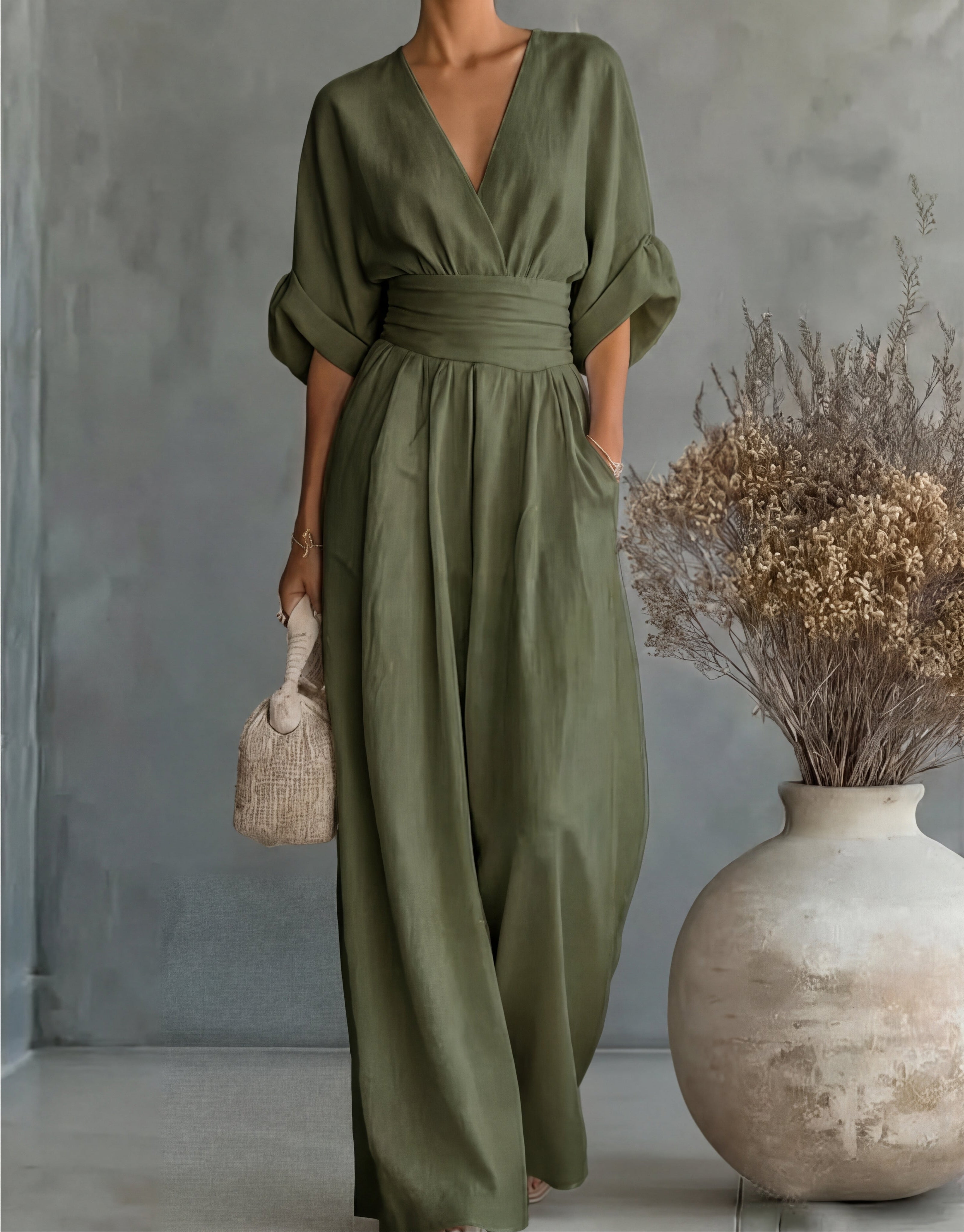 Martina – Elegante mono con escote en V y perneras anchas – Elegante mono con escote en V y perneras anchas