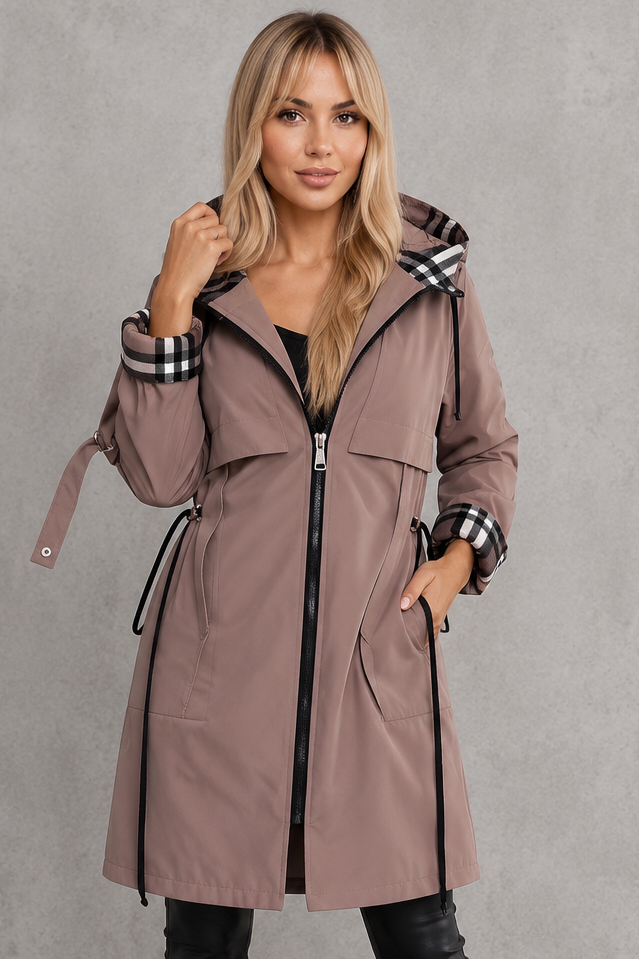Isabel | Abrigo Impermeable con Capucha y Detalle de Cuadros