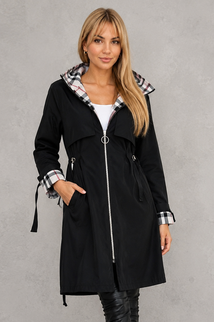 Isabel | Abrigo Impermeable con Capucha y Detalle de Cuadros
